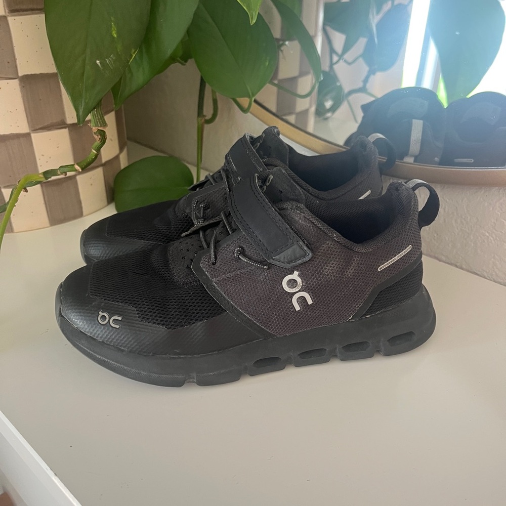On Running Kids Black Sneakers